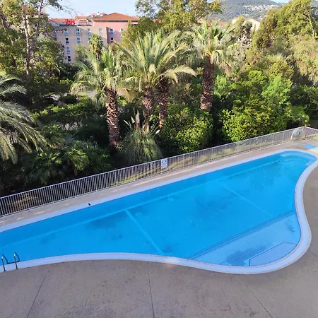 3 Pieces Dans De Standing Avec Piscine Hyeres